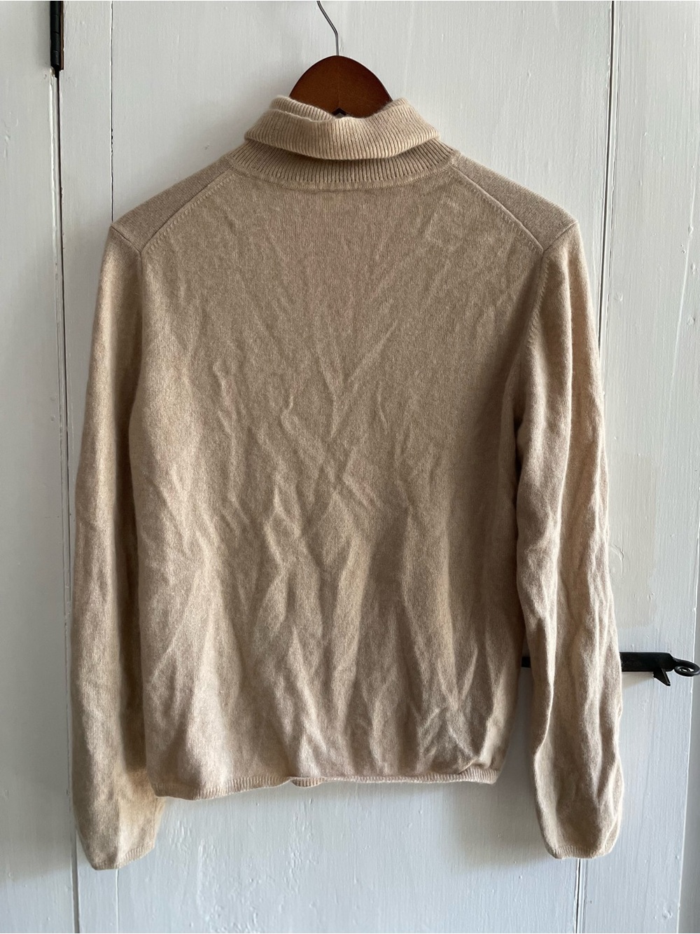 100% Cashmere Women’s Cream Turtleneck Sweater in Camel Colorway Size Large